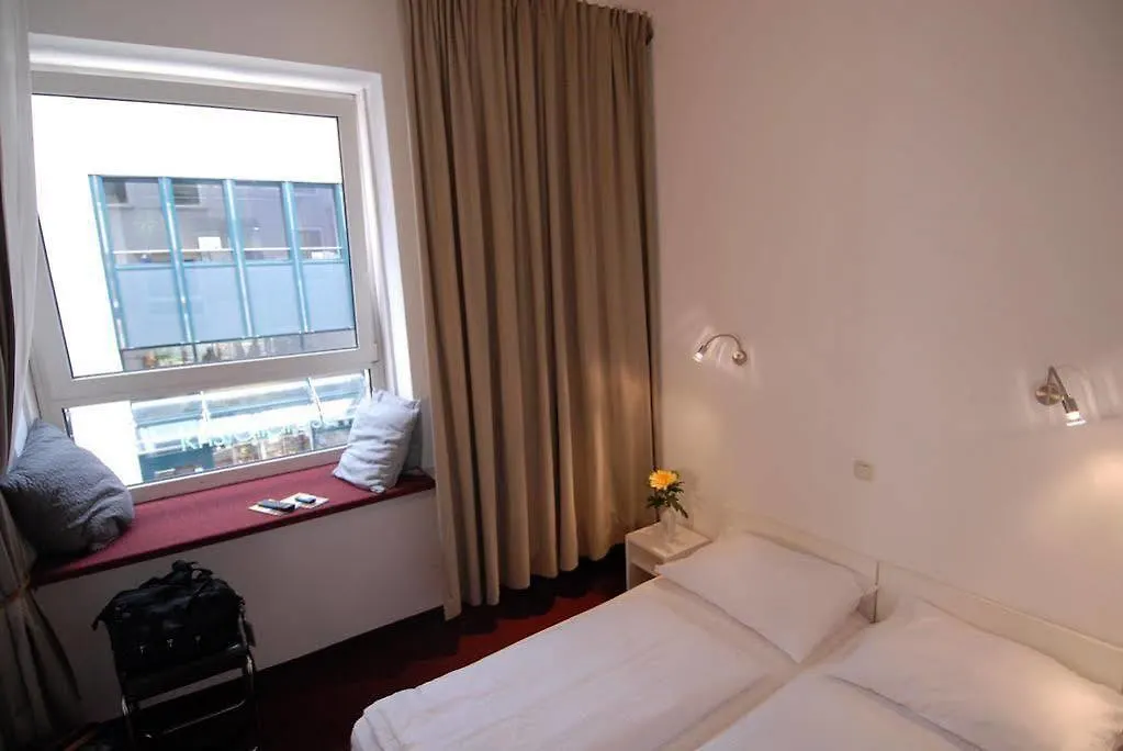 Pension Am Jakobsplatz München 3*,